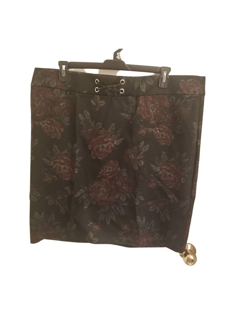 Roz & Ali Rose printed skirt.        Sc021